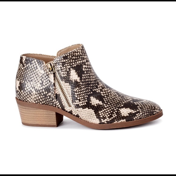 Time and Tru Shoes - Snakeskin booties - Size 10 - New - Time & Tru